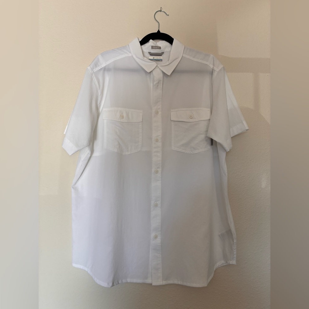 Columbia Men's Light Gray Casual Button Down Shirt
